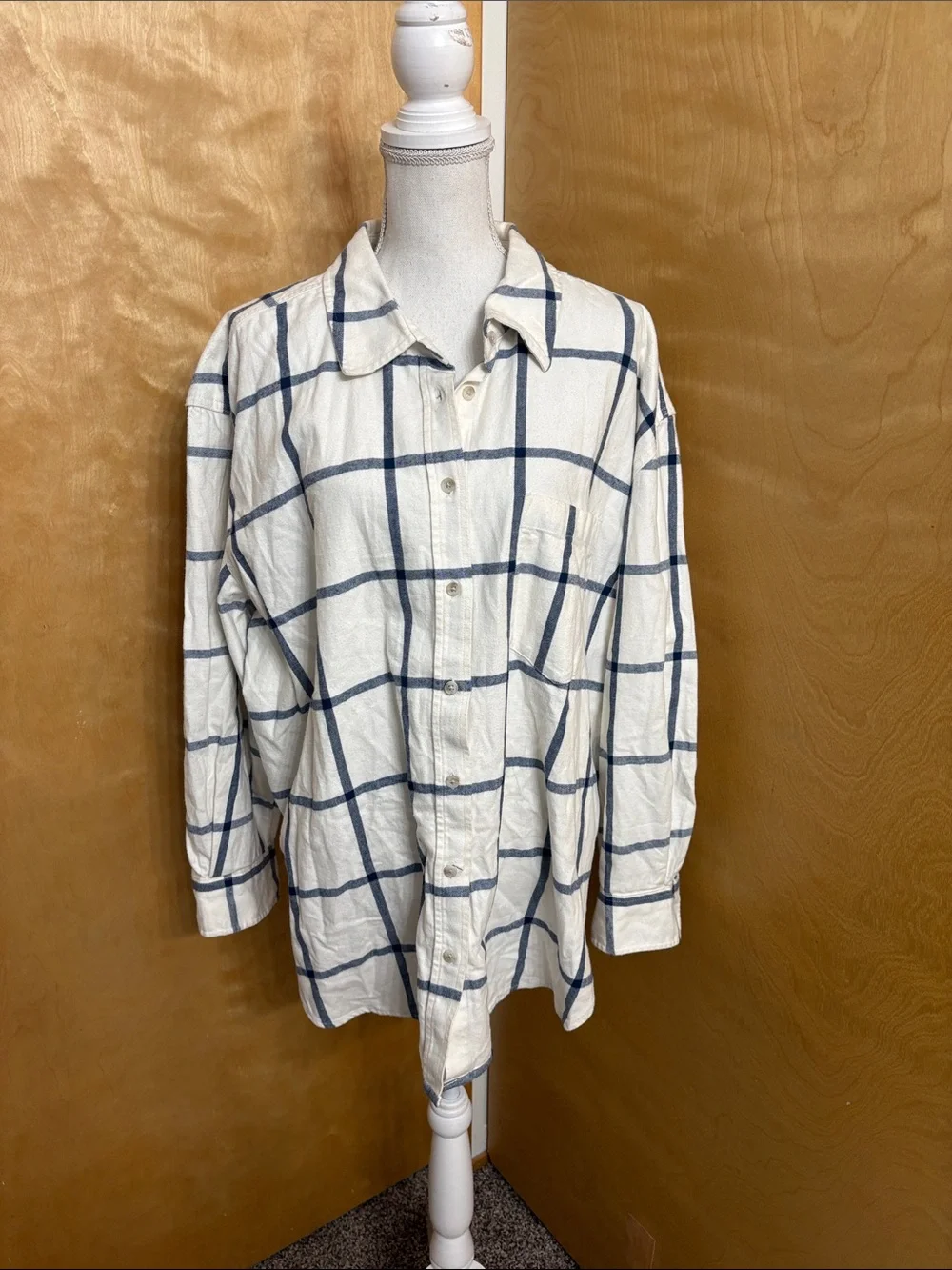 NWT Universal Thread Off White And Navy Blue Oversized Fit Button Down Shirt XXL